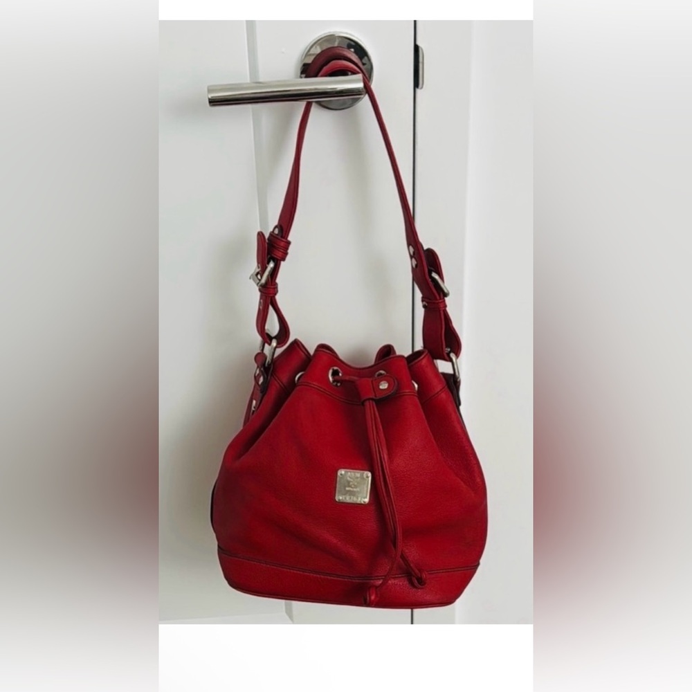 MCM Grained Calfskin Studded
Drawstring Bucket Bag Red C0763 silver hardware